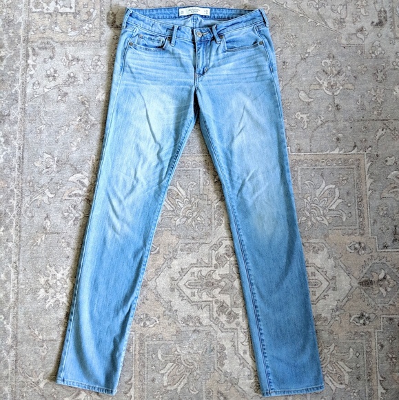 Abercrombie and Fitch Light Wash Skinny Jeans - Picture 4 of 5